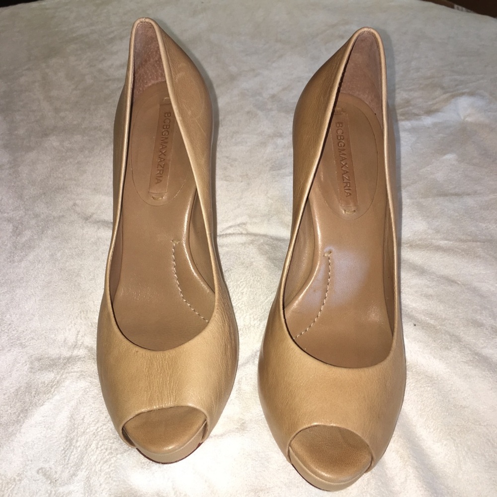 BCBG peep toe heels tan w shines rose gold heel.